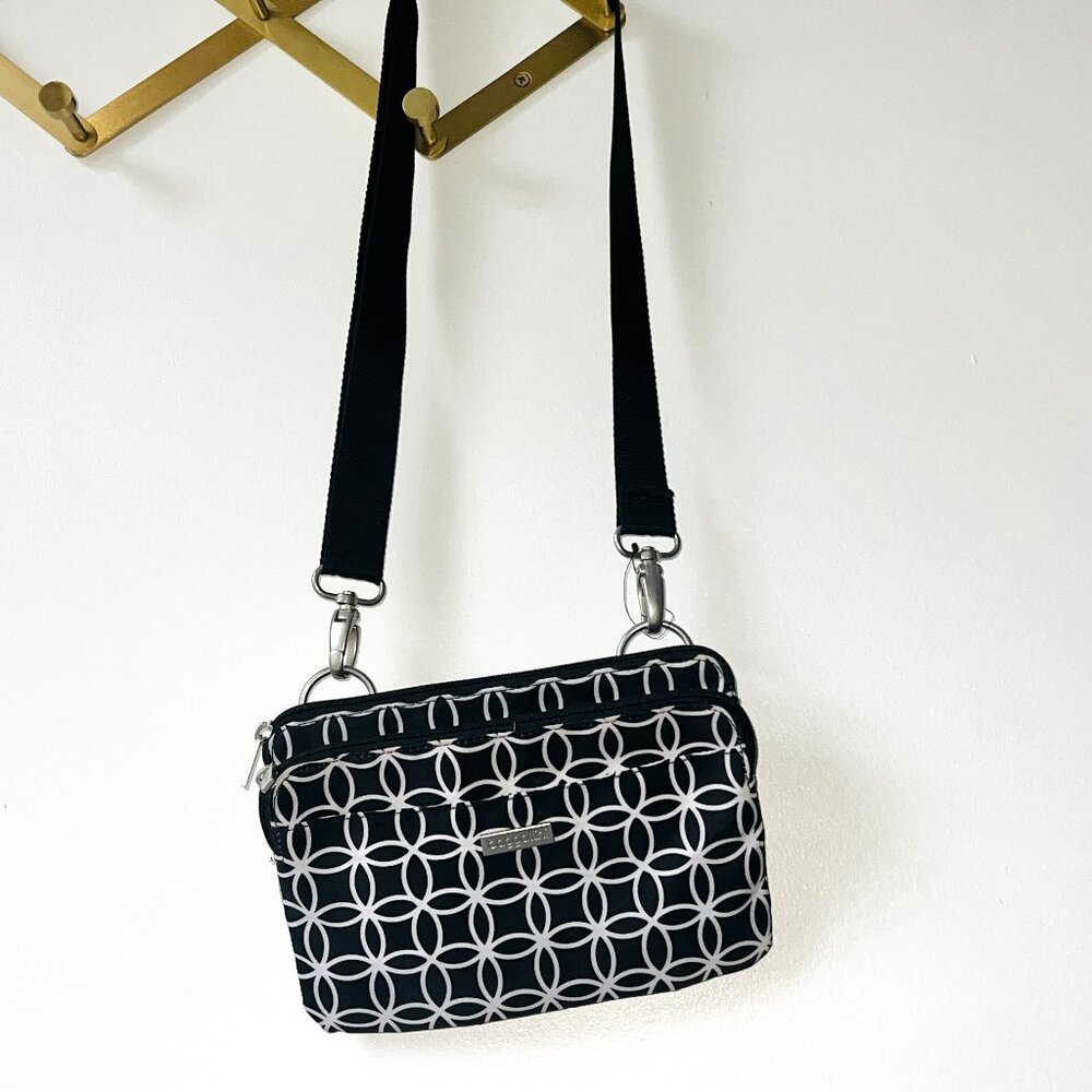 Baggallini double zip crossbody in geomtric black and white